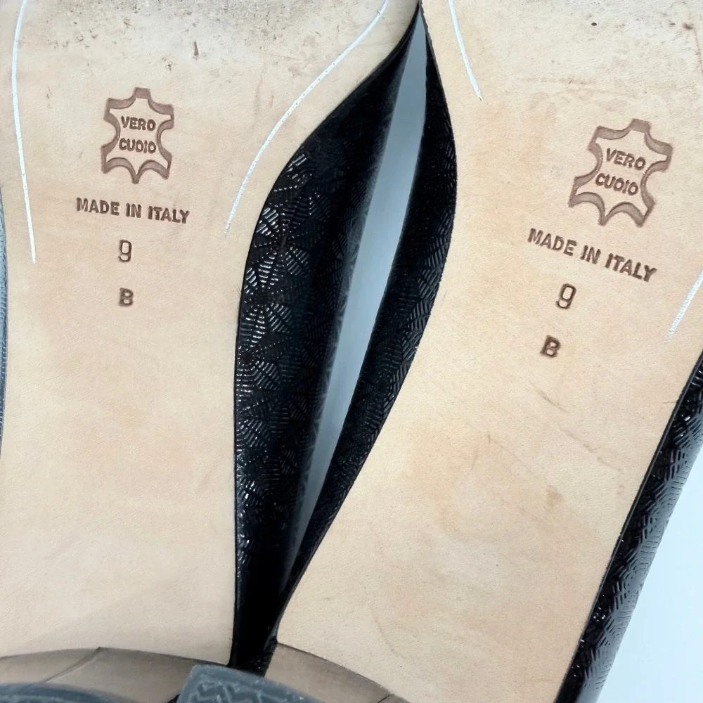 Roberto Capucci Black Patent Leather Square Toe Pumps Italy Size 9B Embossed